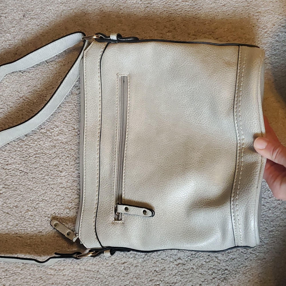 b.o.c Cross Body Purse - Picture 6 of 8